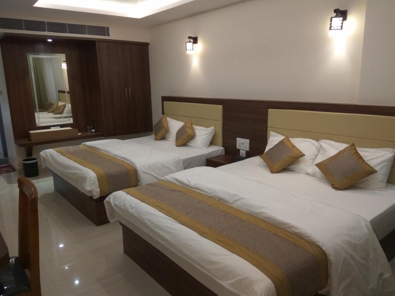 Hotel Ambika International Byndoor Bainduru ภายนอก รูปภาพ