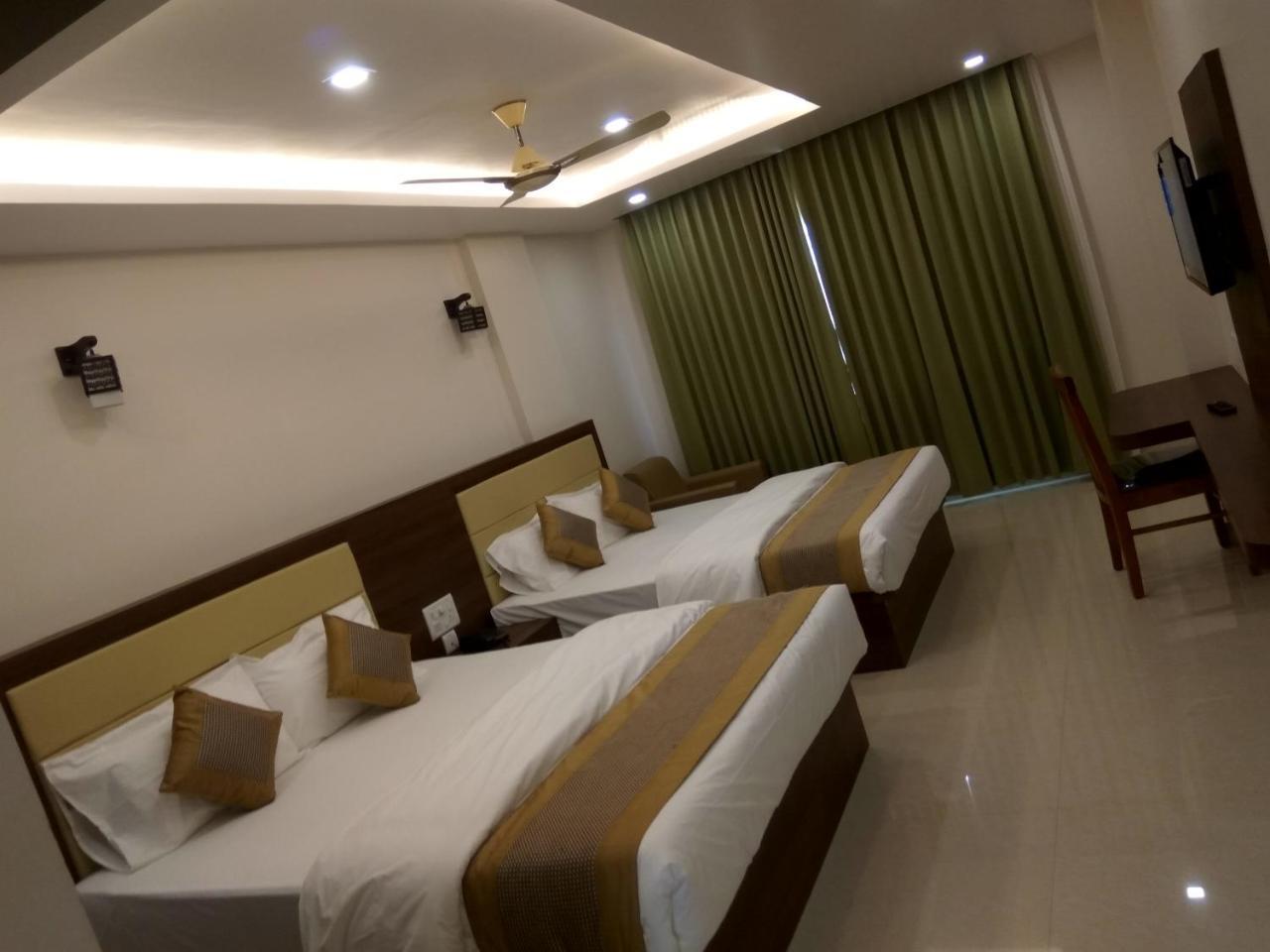 Hotel Ambika International Byndoor Bainduru ภายนอก รูปภาพ