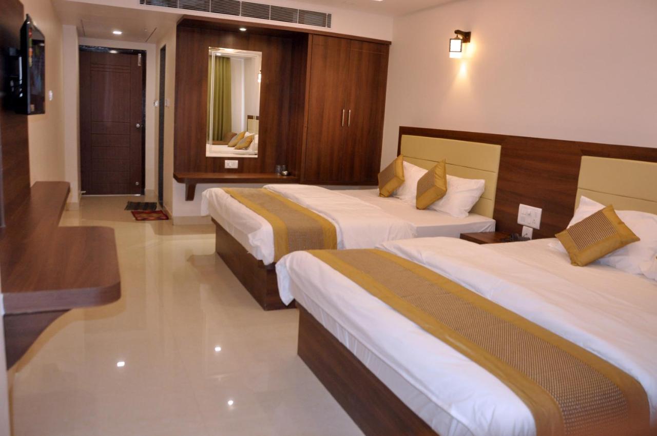 Hotel Ambika International Byndoor Bainduru ภายนอก รูปภาพ