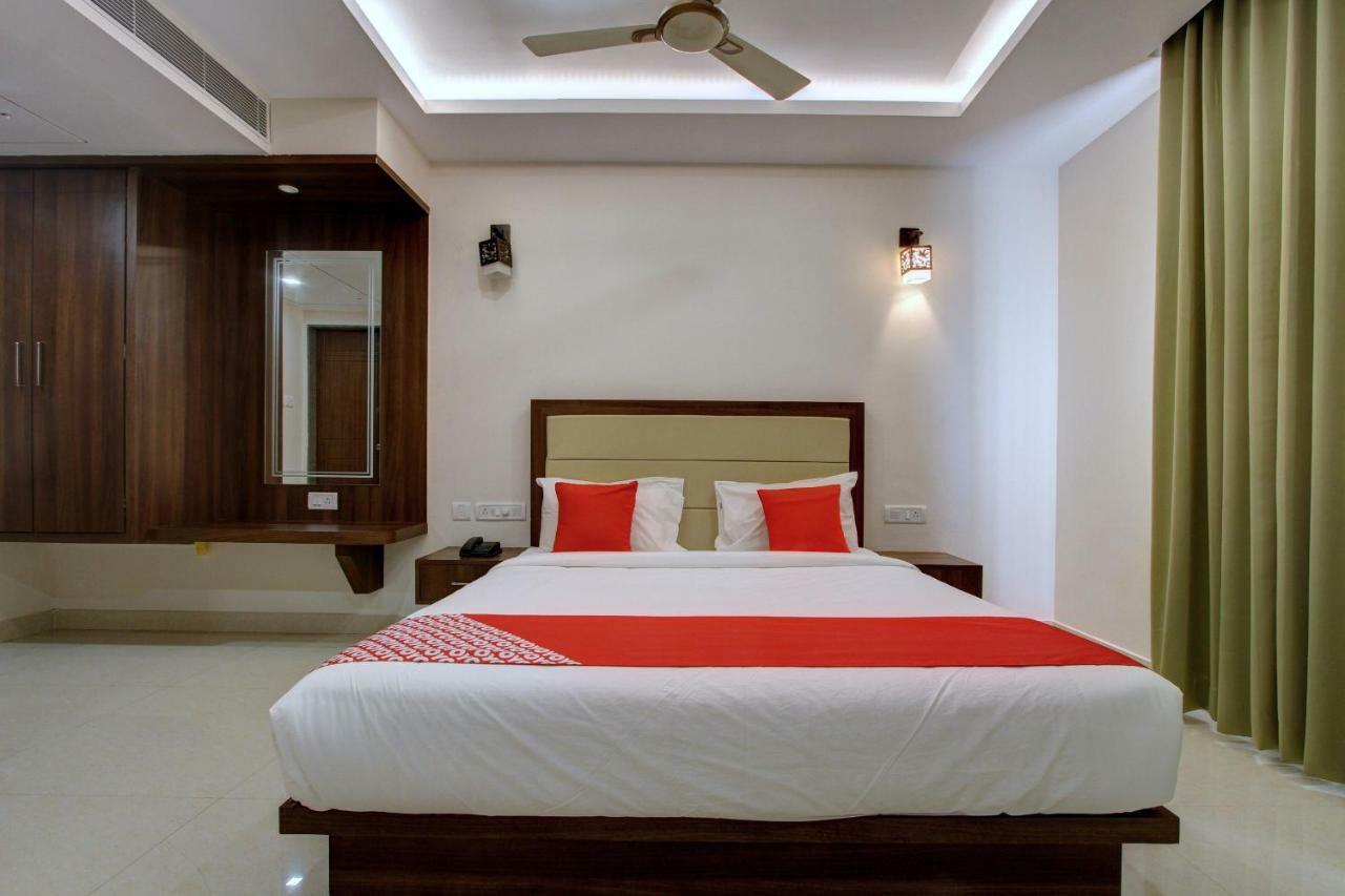 Hotel Ambika International Byndoor Bainduru ภายนอก รูปภาพ
