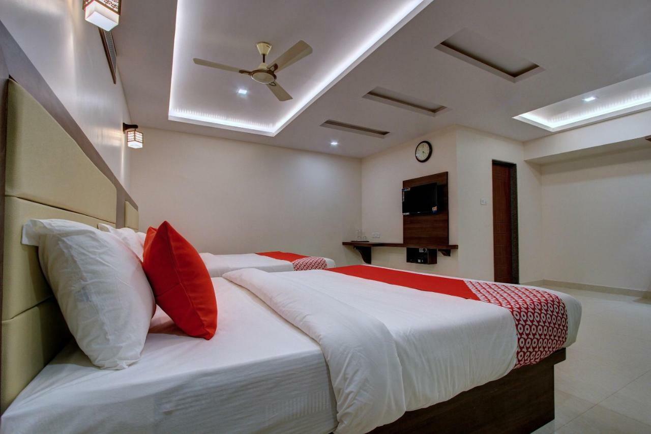 Hotel Ambika International Byndoor Bainduru ภายนอก รูปภาพ