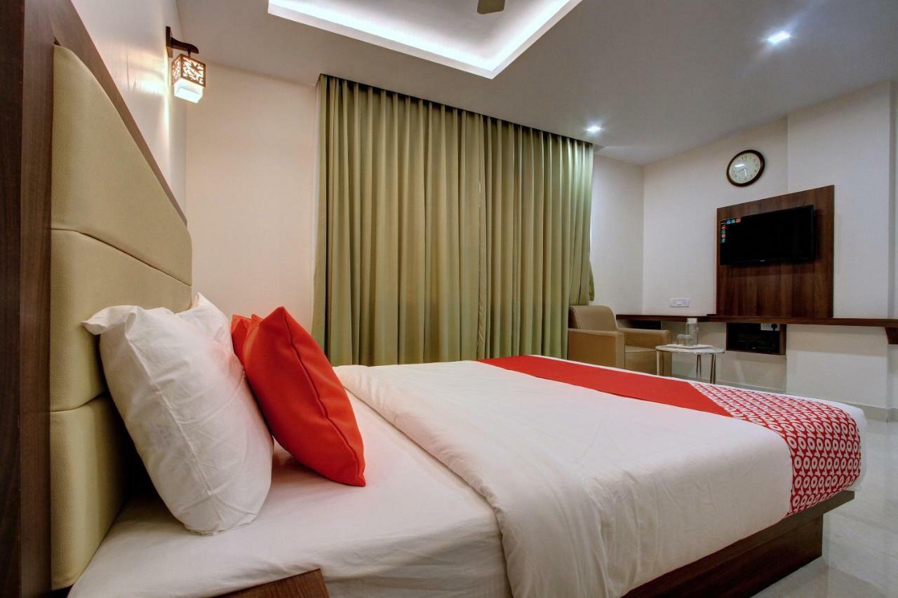 Hotel Ambika International Byndoor Bainduru ภายนอก รูปภาพ