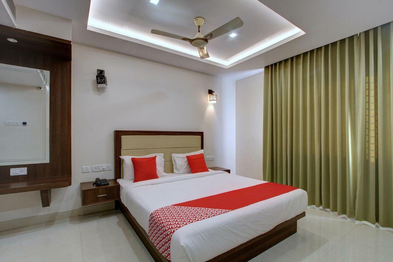 Hotel Ambika International Byndoor Bainduru ภายนอก รูปภาพ