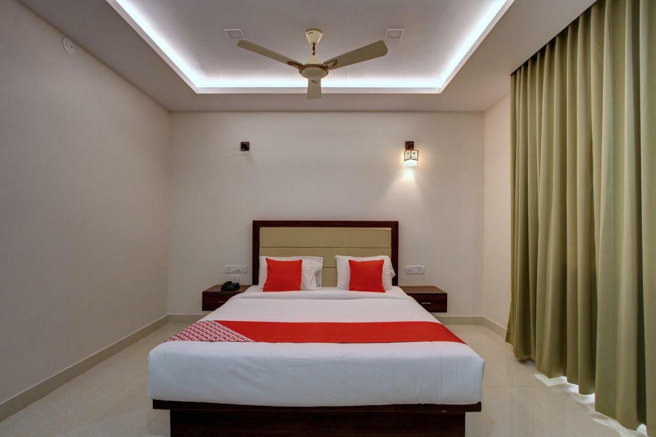 Hotel Ambika International Byndoor Bainduru ภายนอก รูปภาพ