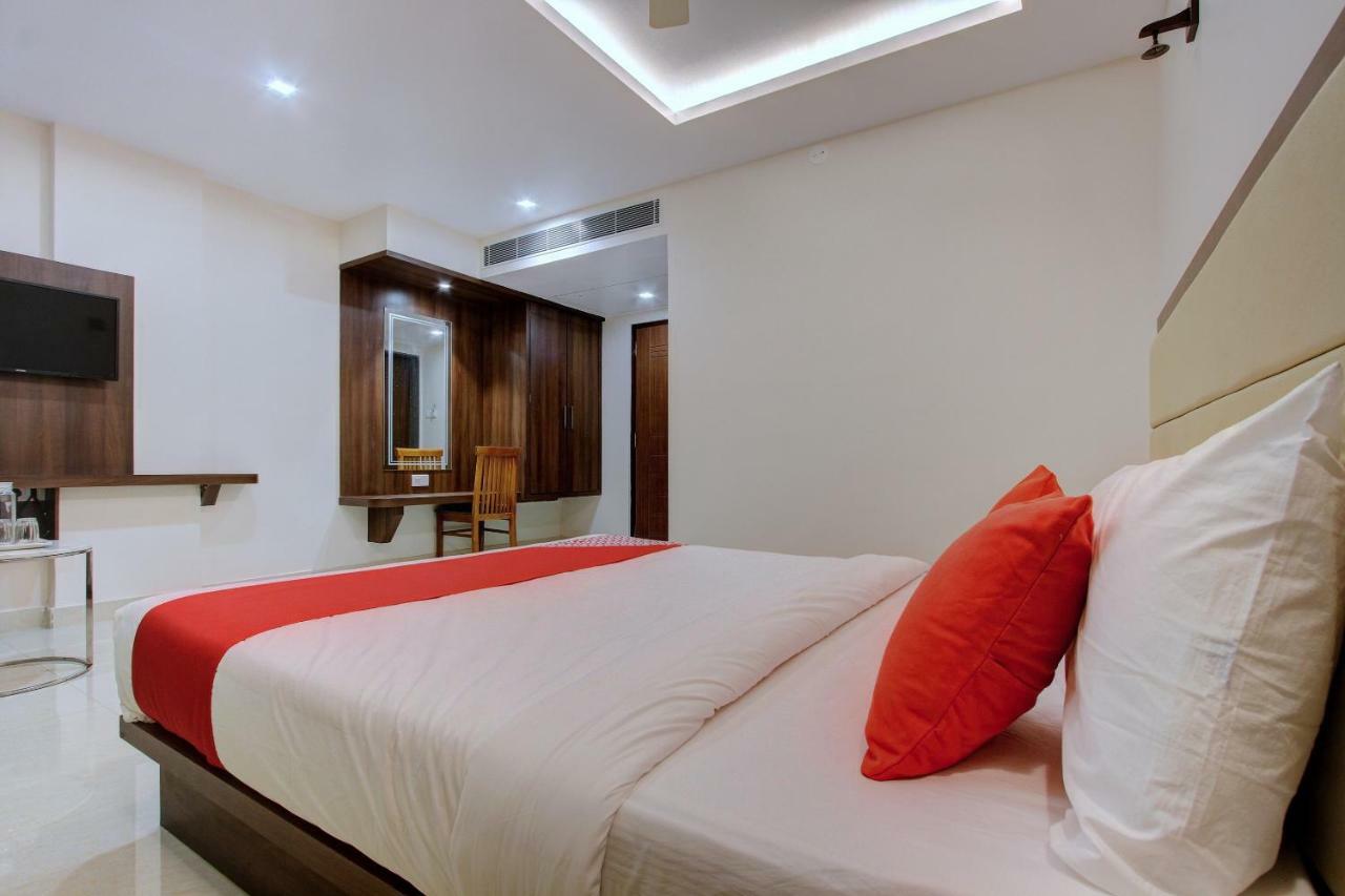 Hotel Ambika International Byndoor Bainduru ภายนอก รูปภาพ