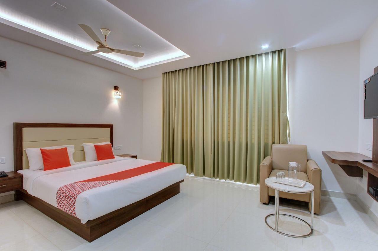 Hotel Ambika International Byndoor Bainduru ภายนอก รูปภาพ
