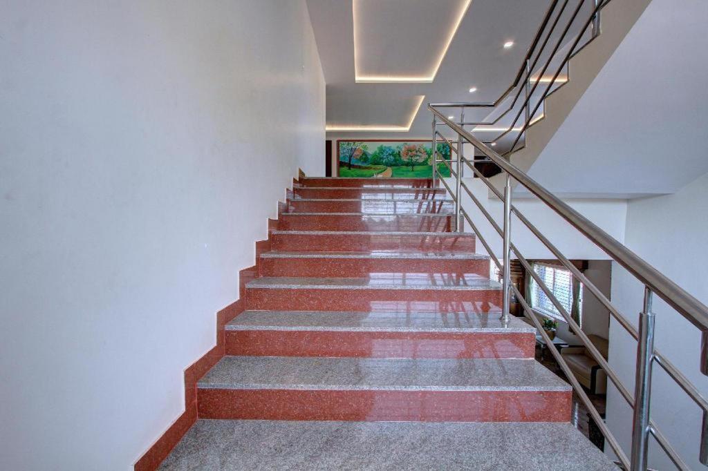 Hotel Ambika International Byndoor Bainduru ภายนอก รูปภาพ