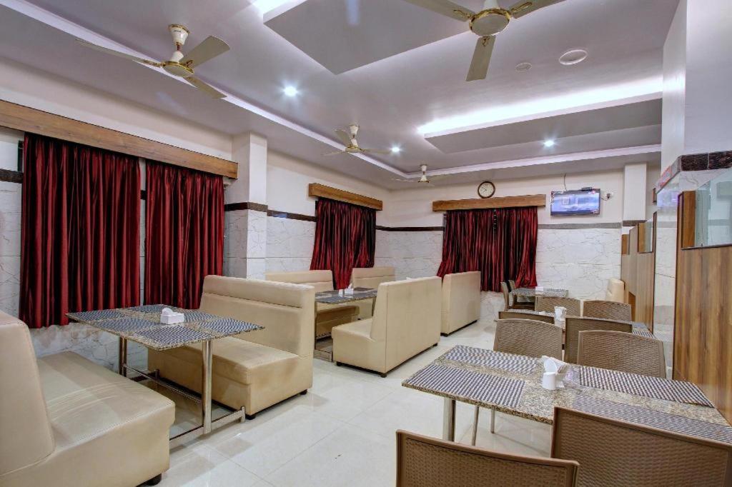 Hotel Ambika International Byndoor Bainduru ภายนอก รูปภาพ