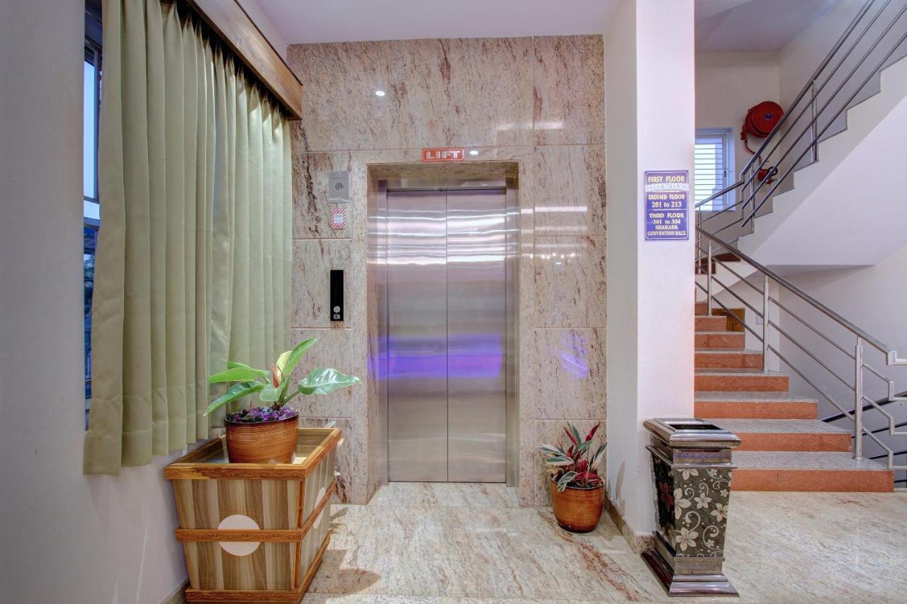 Hotel Ambika International Byndoor Bainduru ภายนอก รูปภาพ